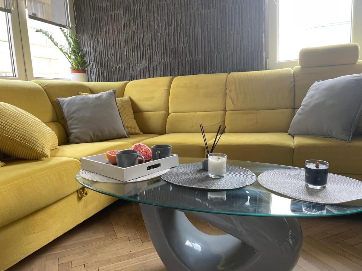 Grey Gucci Apartment City Center Варшава Екстер'єр фото