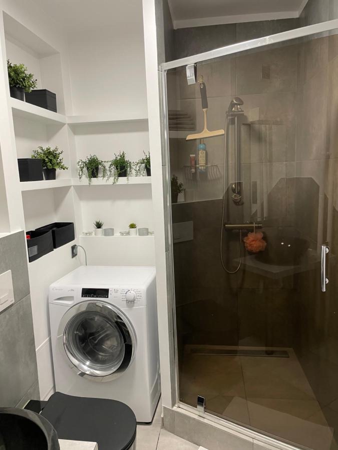Grey Gucci Apartment City Center Варшава Екстер'єр фото