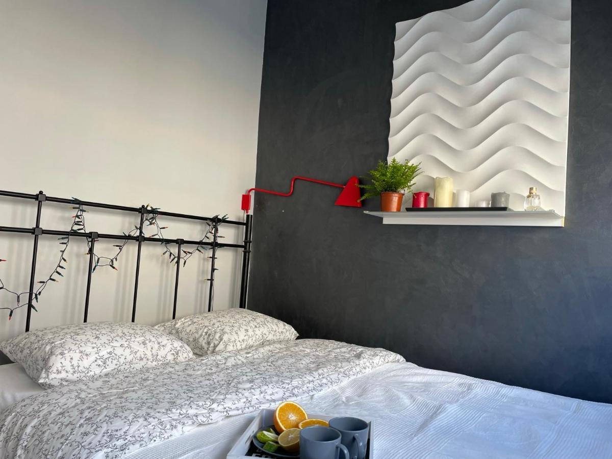 Grey Gucci Apartment City Center Варшава Екстер'єр фото
