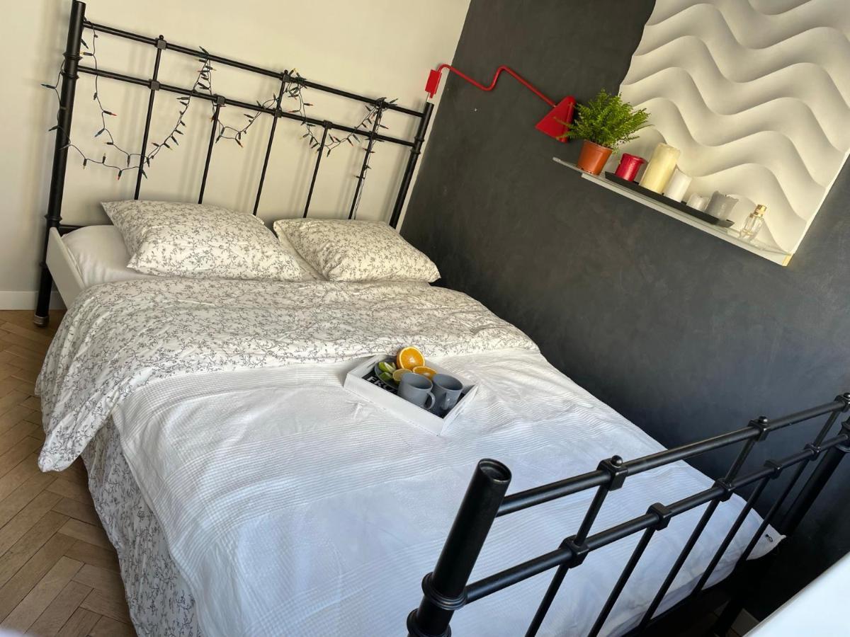 Grey Gucci Apartment City Center Варшава Екстер'єр фото