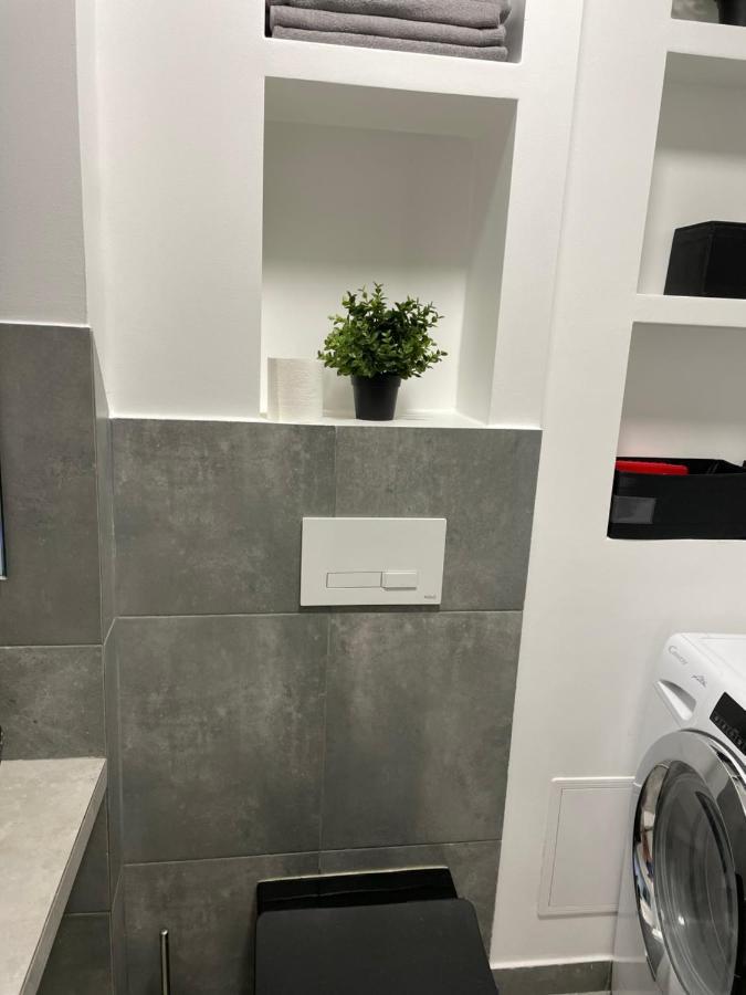 Grey Gucci Apartment City Center Варшава Екстер'єр фото