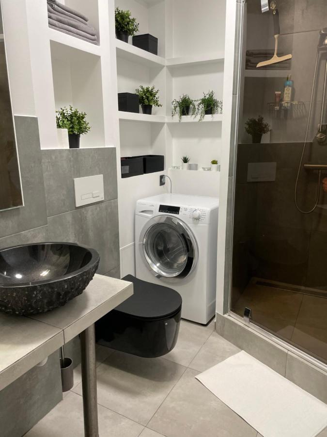 Grey Gucci Apartment City Center Варшава Екстер'єр фото